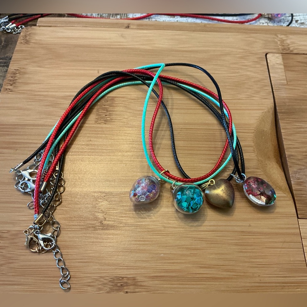 Set of 4 Pendant Necklace